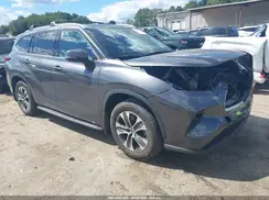 5TDGZRBH1NS595201 2022 TOYOTA HIGHLANDER