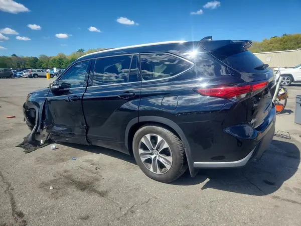 5TDGZRBH1NS595862 2022 TOYOTA HIGHLANDER - Image 2