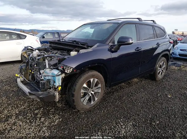 5TDGZRBH2LS006668 2020 TOYOTA HIGHLANDER - Image 2