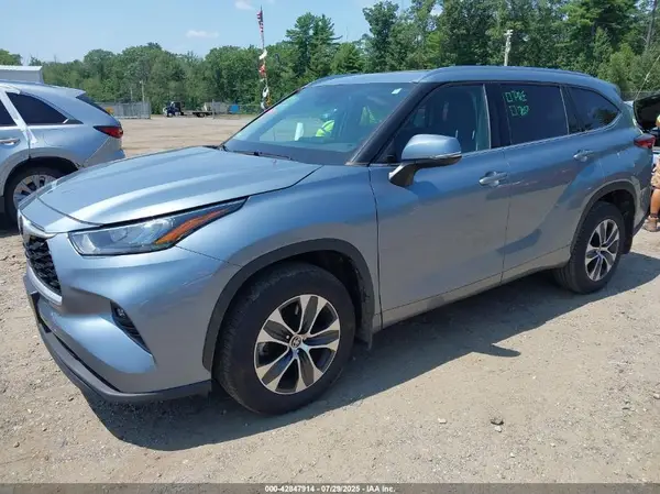 5TDGZRBH2LS028136 2020 TOYOTA HIGHLANDER - Image 2