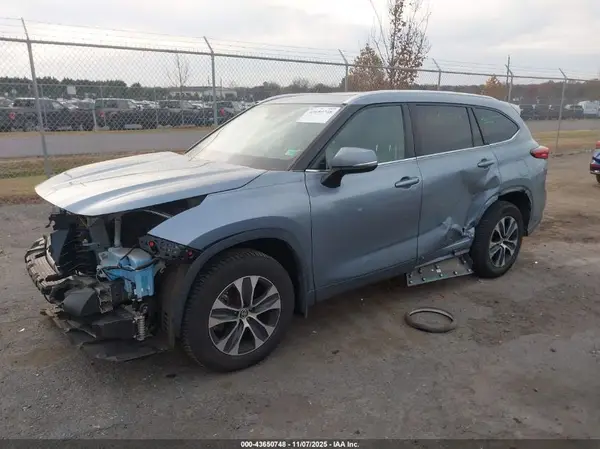 5TDGZRBH2LS032378 2020 TOYOTA HIGHLANDER - Image 2