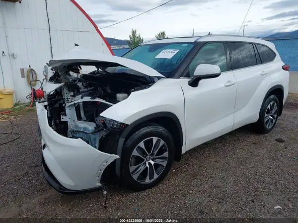 5TDGZRBH2LS039881 2020 TOYOTA HIGHLANDER - Image 2