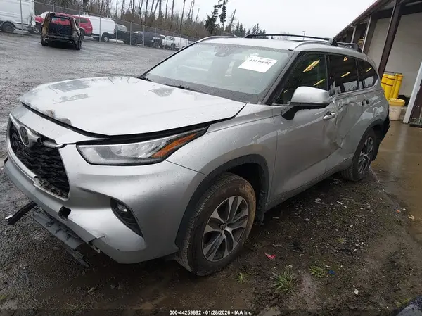 5TDGZRBH2LS512680 2020 TOYOTA HIGHLANDER - Image 2