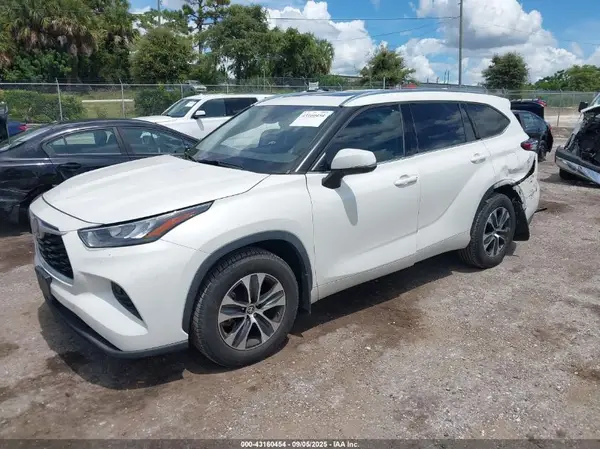 5TDGZRBH2LS517099 2020 TOYOTA HIGHLANDER - Image 2
