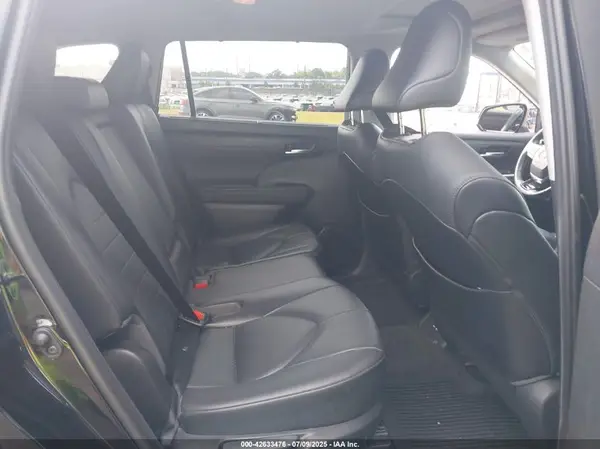 5TDGZRBH2MS058240 2021 TOYOTA HIGHLANDER - Image 8