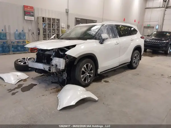 5TDGZRBH2MS058626 2021 TOYOTA HIGHLANDER - Image 2