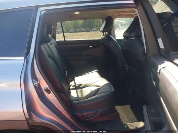 5TDGZRBH2MS072445 2021 TOYOTA HIGHLANDER - Image 8