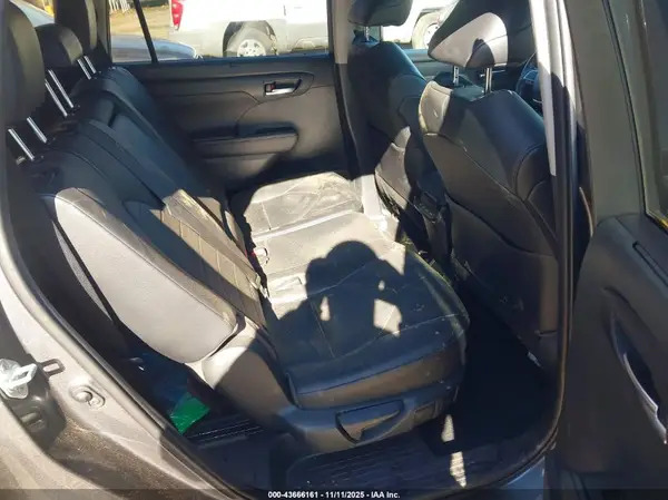 5TDGZRBH2MS074678 2021 TOYOTA HIGHLANDER - Image 8