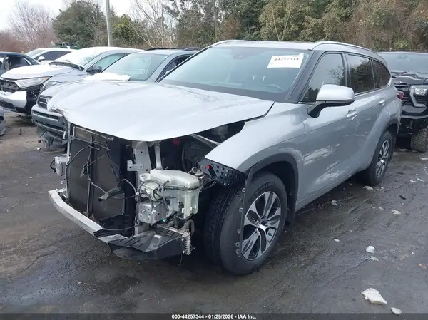 5TDGZRBH2MS079878 2021 TOYOTA HIGHLANDER - Image 2