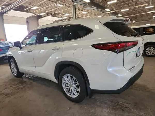 5TDGZRBH2MS085468 2021 TOYOTA HIGHLANDER - Image 2