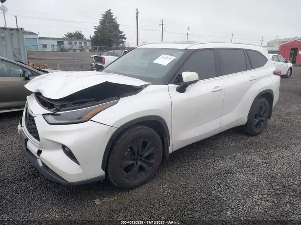 5TDGZRBH2MS088175 2021 TOYOTA HIGHLANDER - Image 2