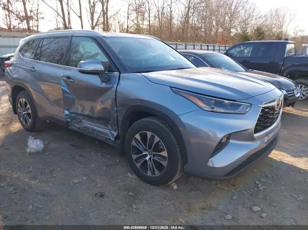 5TDGZRBH2MS098706 2021 TOYOTA HIGHLANDER - Image 1