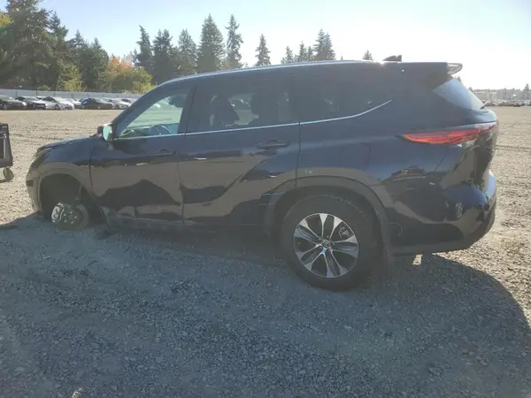 5TDGZRBH2MS100955 2021 TOYOTA HIGHLANDER - Image 2
