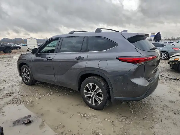 5TDGZRBH2MS114693 2021 TOYOTA HIGHLANDER - Image 2