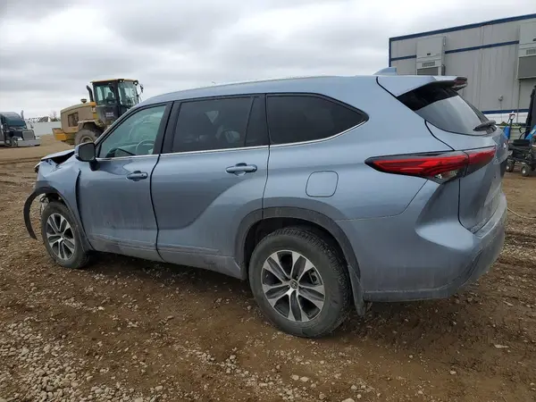 5TDGZRBH2MS115441 2021 TOYOTA HIGHLANDER - Image 2