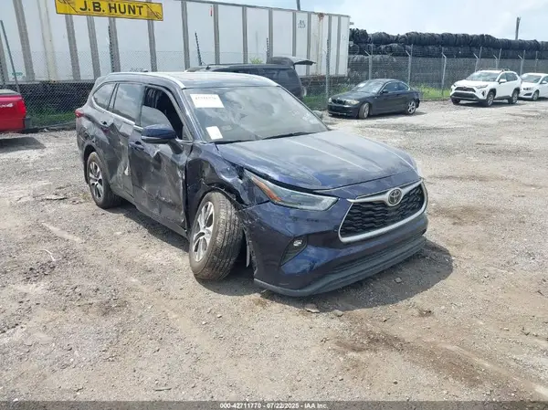 5TDGZRBH2MS118078 2021 TOYOTA HIGHLANDER - Image 1