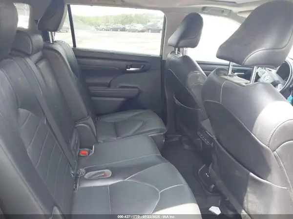 5TDGZRBH2MS118078 2021 TOYOTA HIGHLANDER - Image 8