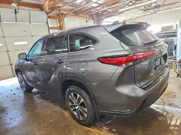 5TDGZRBH2MS124138 2021 TOYOTA HIGHLANDER - Image 2