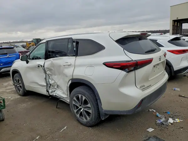 5TDGZRBH2MS129209 2021 TOYOTA HIGHLANDER - Image 2