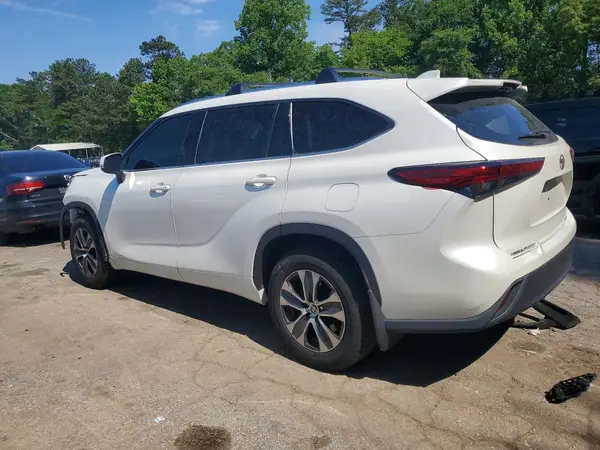 5TDGZRBH2MS130974 2021 TOYOTA HIGHLANDER - Image 2