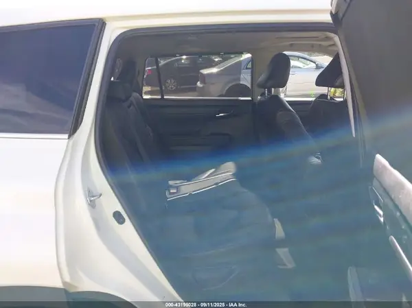 5TDGZRBH2MS136242 2021 TOYOTA HIGHLANDER - Image 8