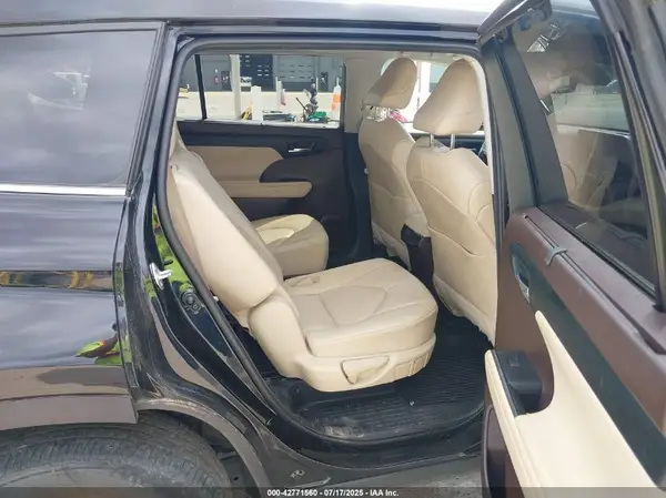 5TDGZRBH2MS141750 2021 TOYOTA HIGHLANDER - Image 8