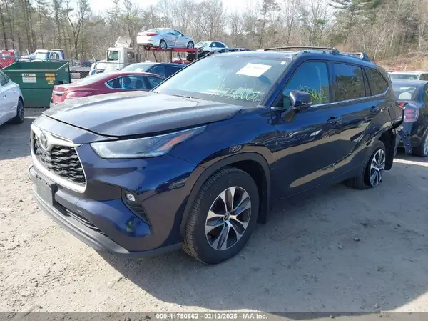 5TDGZRBH2MS142347 2021 TOYOTA HIGHLANDER - Image 2
