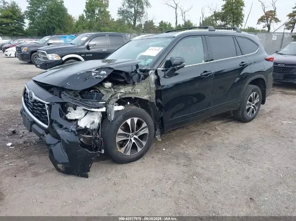 5TDGZRBH2MS150416 2021 TOYOTA HIGHLANDER - Image 2