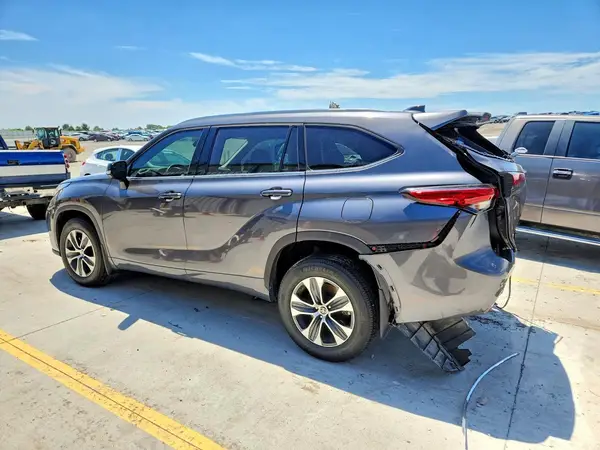 5TDGZRBH2MS152554 2021 TOYOTA HIGHLANDER - Image 2