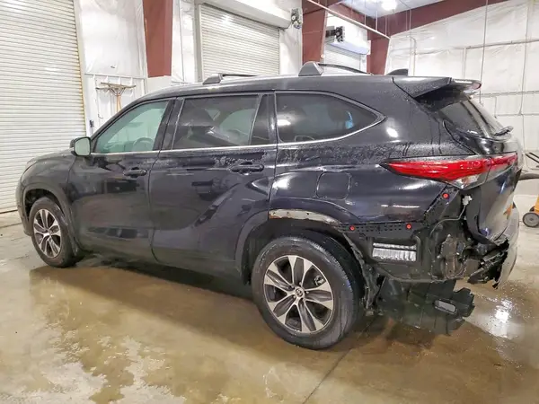 5TDGZRBH2MS155387 2021 TOYOTA HIGHLANDER - Image 2