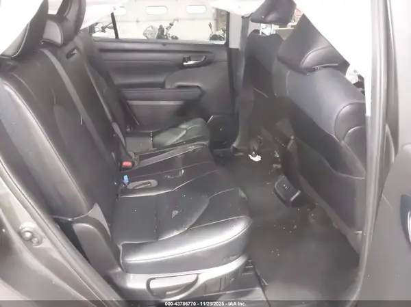 5TDGZRBH2MS155390 2021 TOYOTA HIGHLANDER - Image 8