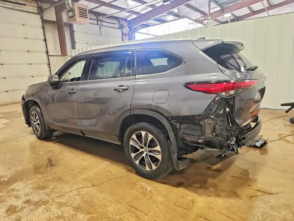 5TDGZRBH2MS160508 2021 TOYOTA HIGHLANDER - Image 2