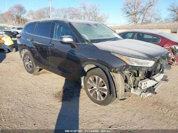 5TDGZRBH2MS524376 2021 TOYOTA HIGHLANDER - Image 1