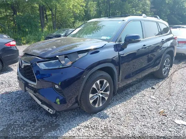 5TDGZRBH2MS527505 2021 TOYOTA HIGHLANDER - Image 2
