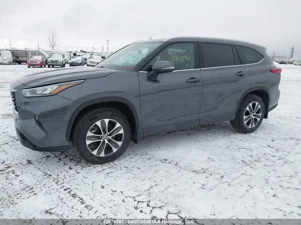 5TDGZRBH2MS530890 2021 TOYOTA HIGHLANDER - Image 2