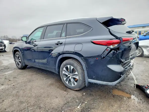 5TDGZRBH2MS534096 2021 TOYOTA HIGHLANDER - Image 2