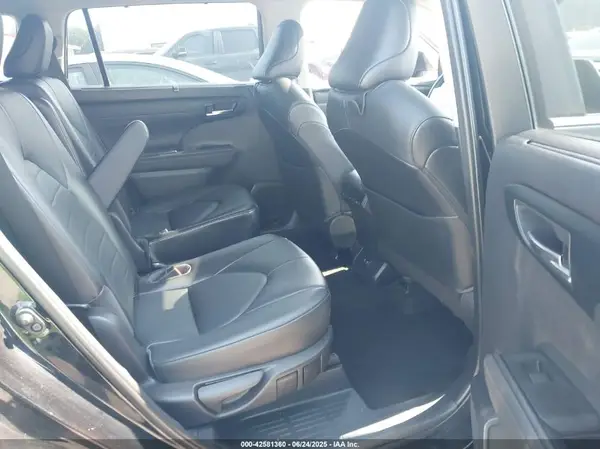 5TDGZRBH2MS548757 2021 TOYOTA HIGHLANDER - Image 8