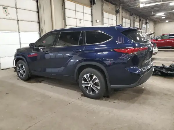 5TDGZRBH2MS549004 2021 TOYOTA HIGHLANDER - Image 2