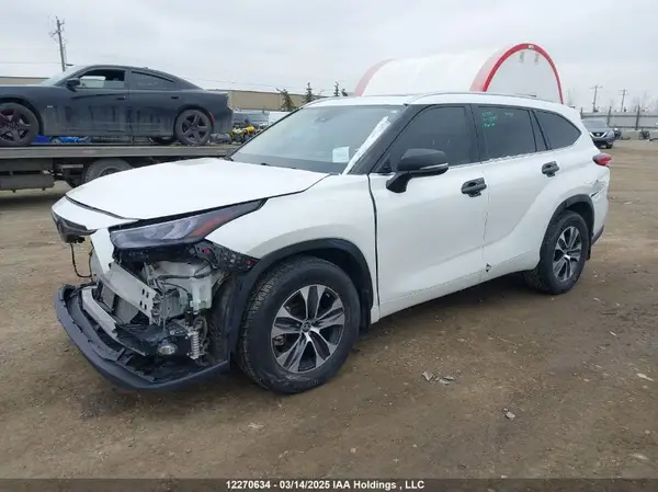 5TDGZRBH2MS553229 2021 TOYOTA HIGHLANDER - Image 2