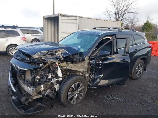 5TDGZRBH2MS556826 2021 TOYOTA HIGHLANDER - Image 2