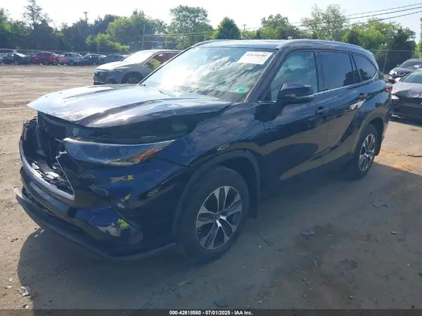 5TDGZRBH2MS557703 2021 TOYOTA HIGHLANDER - Image 2