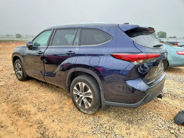 5TDGZRBH2MS557796 2021 TOYOTA HIGHLANDER - Image 2