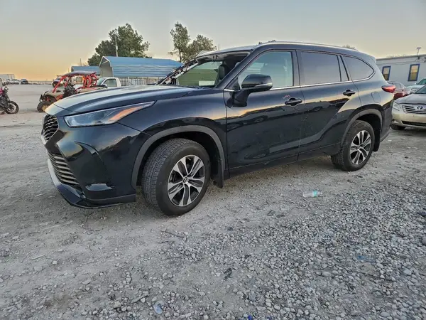 5TDGZRBH2MS559323 2021 TOYOTA HIGHLANDER - Image 1