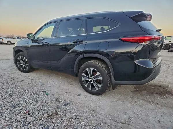 5TDGZRBH2MS559323 2021 TOYOTA HIGHLANDER - Image 2