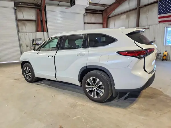 5TDGZRBH2NS163345 2022 TOYOTA HIGHLANDER - Image 2