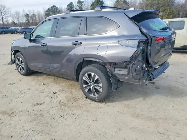 5TDGZRBH2NS163913 2022 TOYOTA HIGHLANDER - Image 2