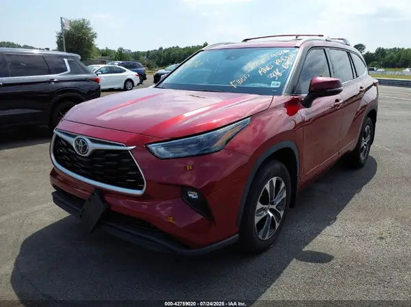 5TDGZRBH2NS165936 2022 TOYOTA HIGHLANDER - Image 2