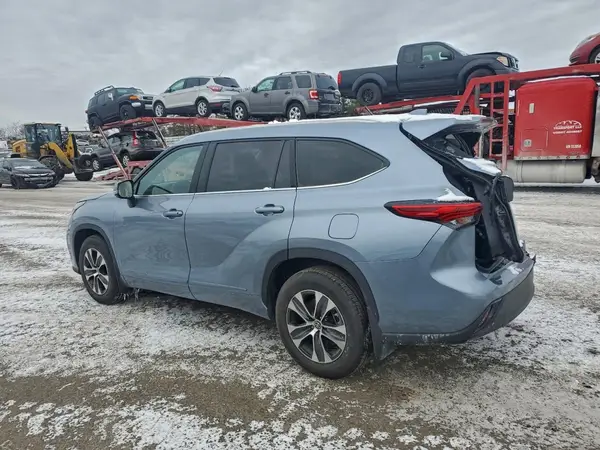 5TDGZRBH2NS171638 2022 TOYOTA HIGHLANDER - Image 2