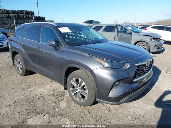 5TDGZRBH2NS200121 2022 TOYOTA HIGHLANDER - Image 1