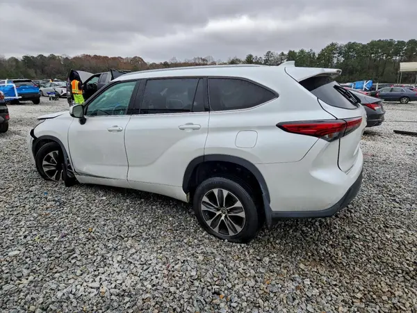 5TDGZRBH2NS200829 2022 TOYOTA HIGHLANDER - Image 2